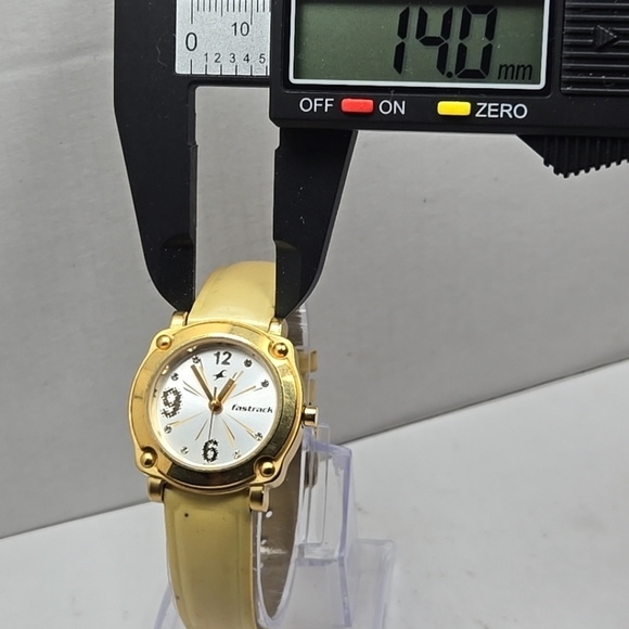 Womens Vintage Fastrack Titan Gold Tone Yellow 6027YEC India Watch New Battery main image 9
